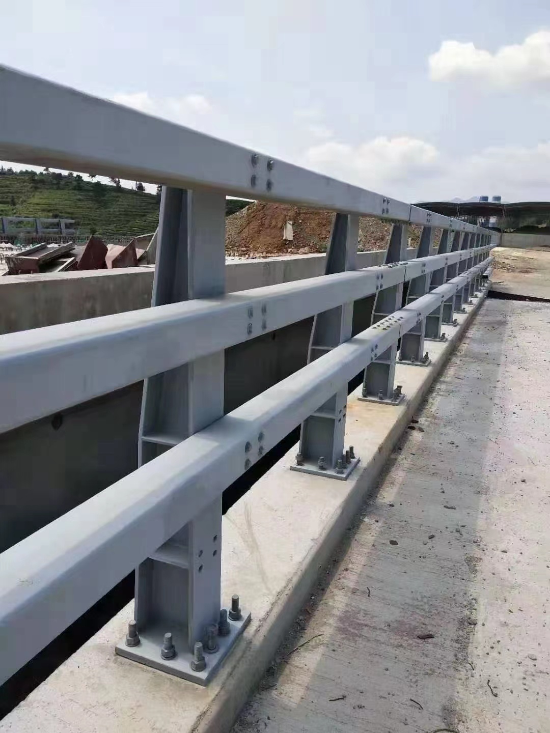 bridge crash barrier